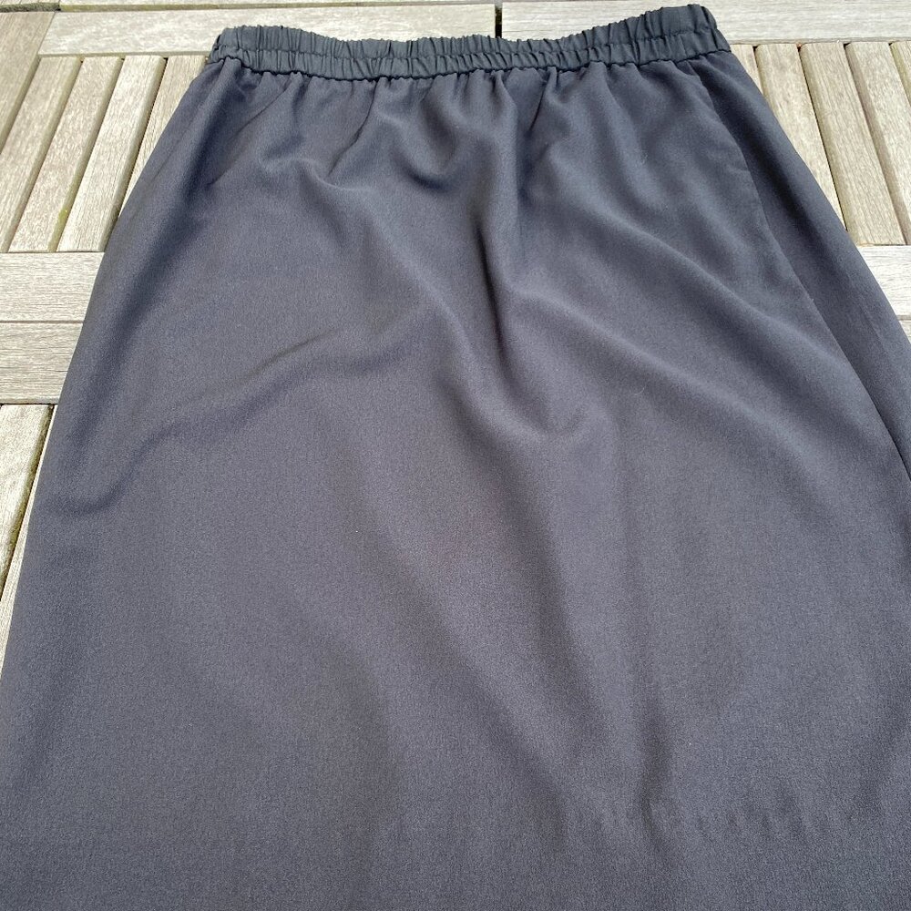 Black pull on, knee-length J Crew Factory skirt Sz L